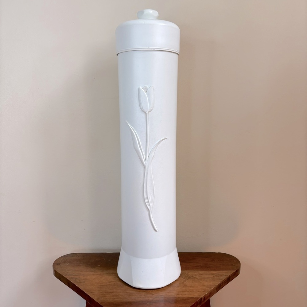 Vintage blow mold toilet paper holder